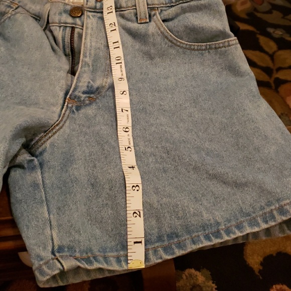 💙Shorts- Womens Blue Jean's 💙 - Picture 4 of 4
